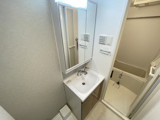 洗面設備　脱衣スペースもあります