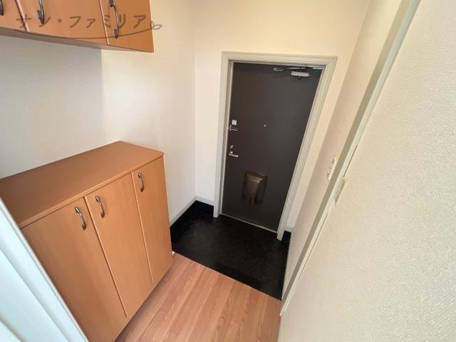 玄関　同一物件別部屋写真