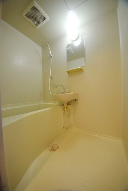 バス・シャワールーム　★洗面台付きバスルーム★