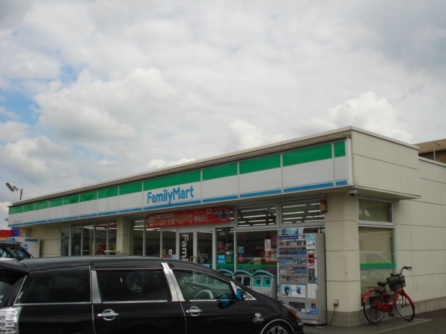 コンビニ　ファミリーマート 小牧パワーズ店（コンビニ）まで395m