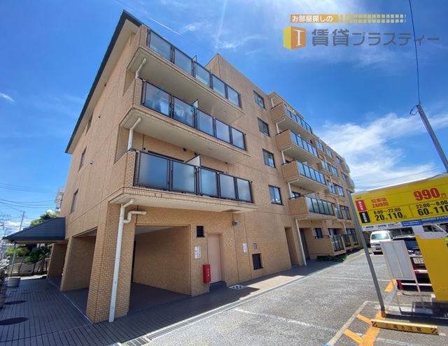 建物外観　住宅街に威風堂々、サリシャン市川此処にあり。