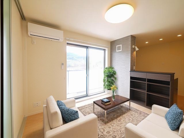 居室・リビング　CGで家具等を配置したもので家具等は含まれません