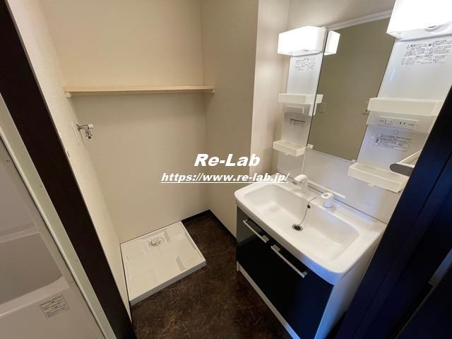 洗面設備　※参考として他のお部屋の写真