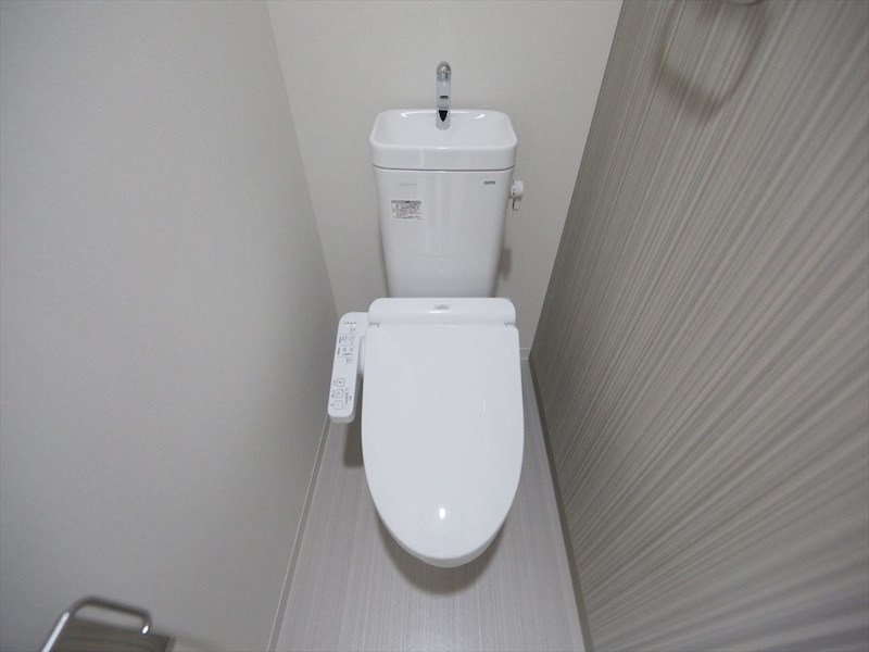 トイレ　温水洗浄暖房便座付トイレ