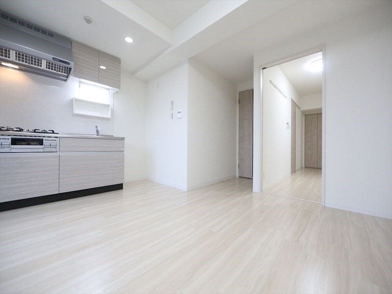 居室・リビング　ＬＤＫ11帖　システムキッチン　バルコニー