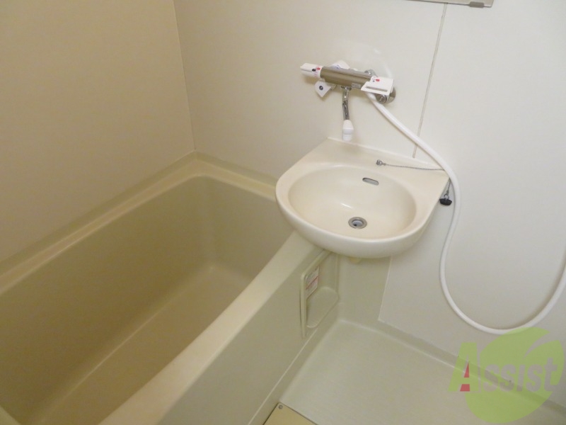 バス・シャワールーム　充分な広さの浴室なので、心身共にリフレッシュしますね。