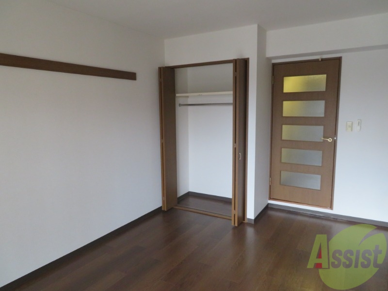 居室・リビング　陽の光が差し込むお部屋なので朝はスッキリ起きれますよ。