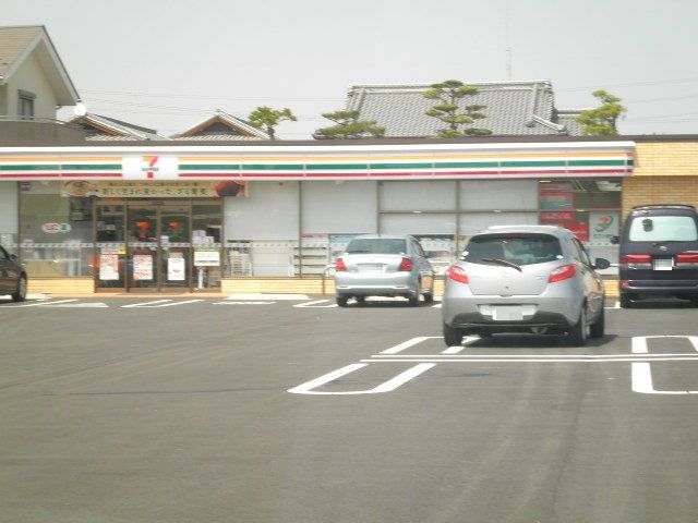 コンビニ　セブンイレブン（コンビニ）まで350m