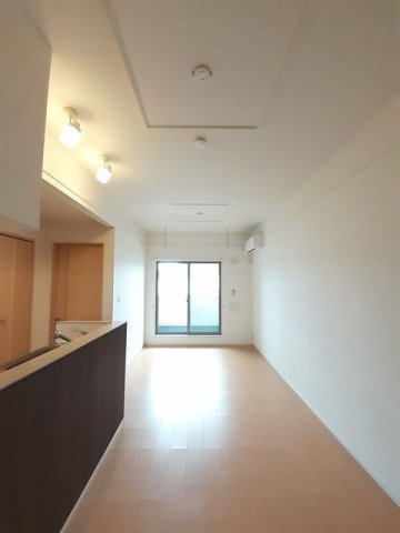 居室・リビング　こちらのリビングで趣味の時間をお楽しみください