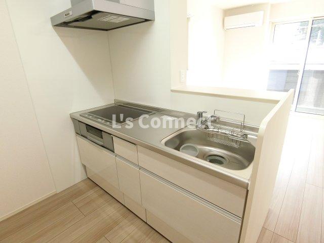 キッチン　２口ＩＨとラジエントヒーターのシステムキッチン。