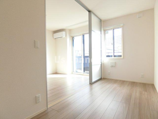 その他　４帖の洋室は寝室として使えます。