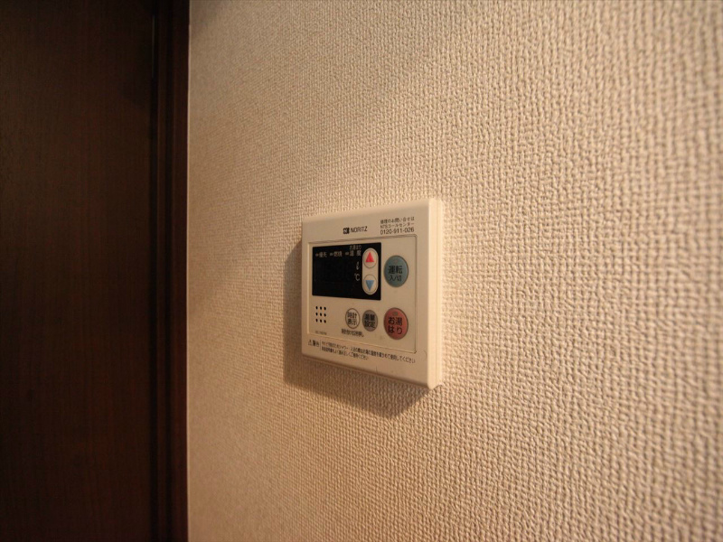 その他　給湯設備　ボタンで温度調整ができます