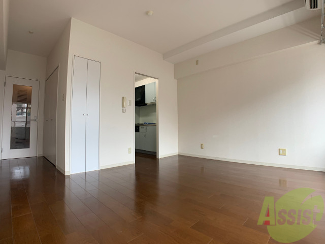 居室・リビング　フローリングなのでお掃除がしやすそうですね。