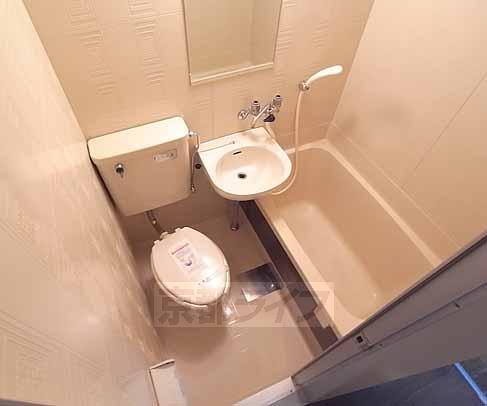 バス・シャワールーム　ユニットバス。お掃除も楽チンです。