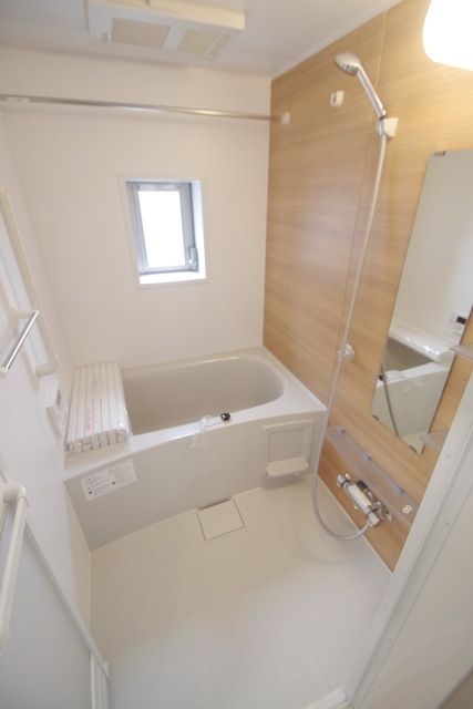 バス・シャワールーム　★窓付きのお風呂★