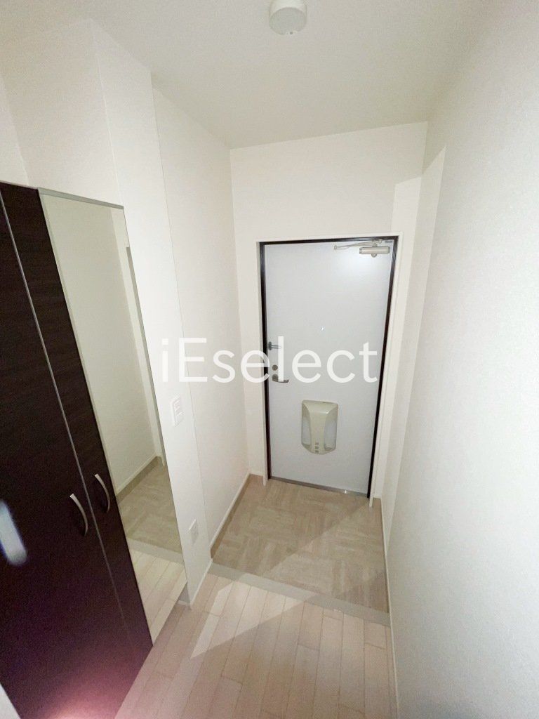 玄関　※同仕様の画像の為、実際とは異なります