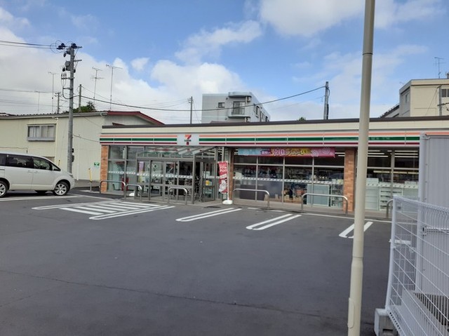 コンビニ　セブンイレブン八戸ゆりの木通り（コンビニ）まで500m