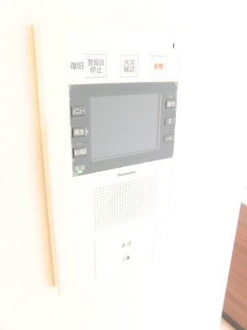 セキュリティ　TVモニター付きインターホンで安心