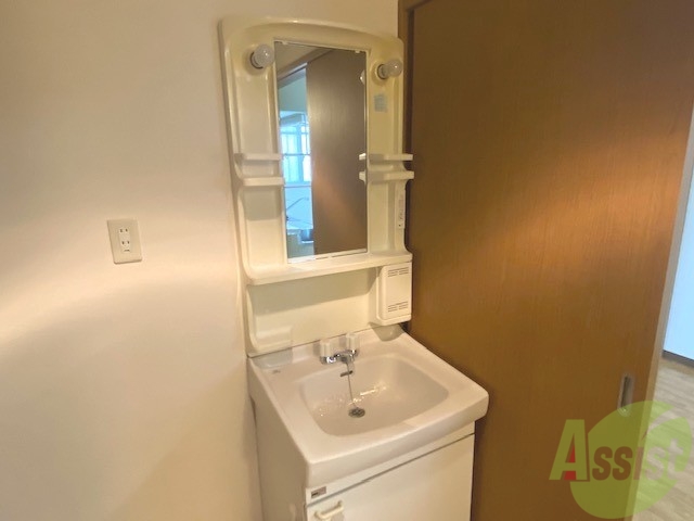 洗面設備　洗面台は独立しているので、快適にお使いいただけます。