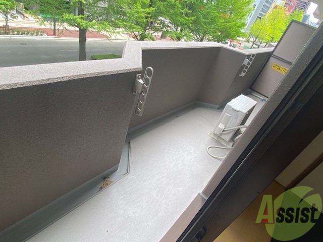 バルコニー　バルコニーは幅があり、広い印象を受けました。