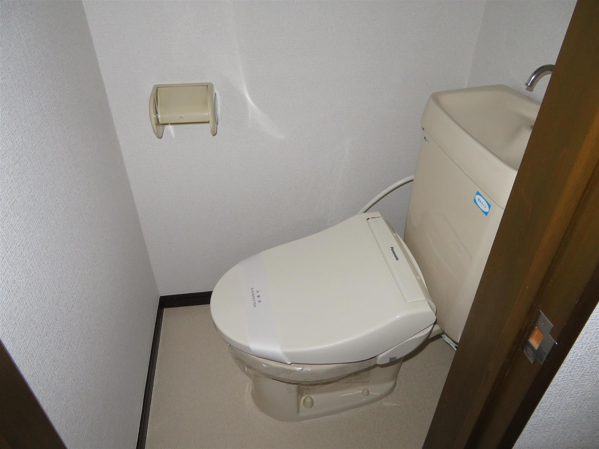 トレンチコート708棟のトイレ写真
