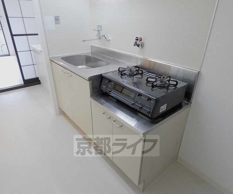 キッチン　室内リノベーション！ ３点セパレートに変更！