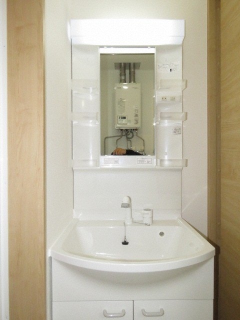 洗面設備　シャワードレッサー付きです！