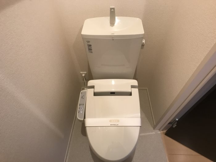 トイレ　温水洗浄暖房便座