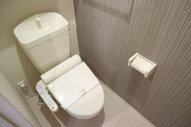 トイレ　温水洗浄暖房便座