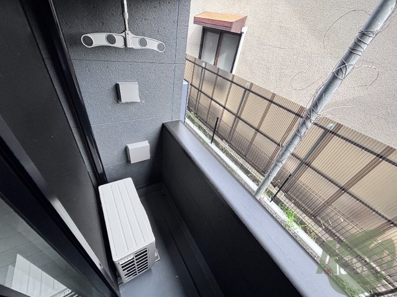 バルコニー　バルコニーが付いているので晴れた日は洗濯物が干せますね。