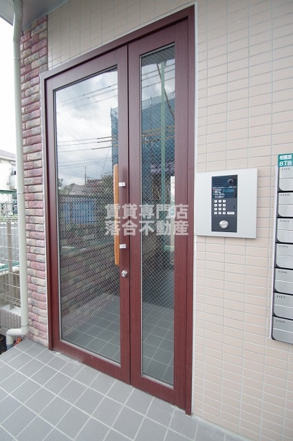 エントランス　オートロック付きで安心♪