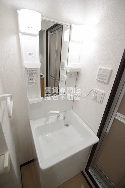 洗面設備　独立洗面化粧台付き