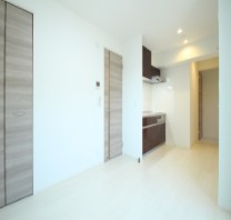 居室・リビング　角部屋・南向き・2面採光の明るいお部屋です♪