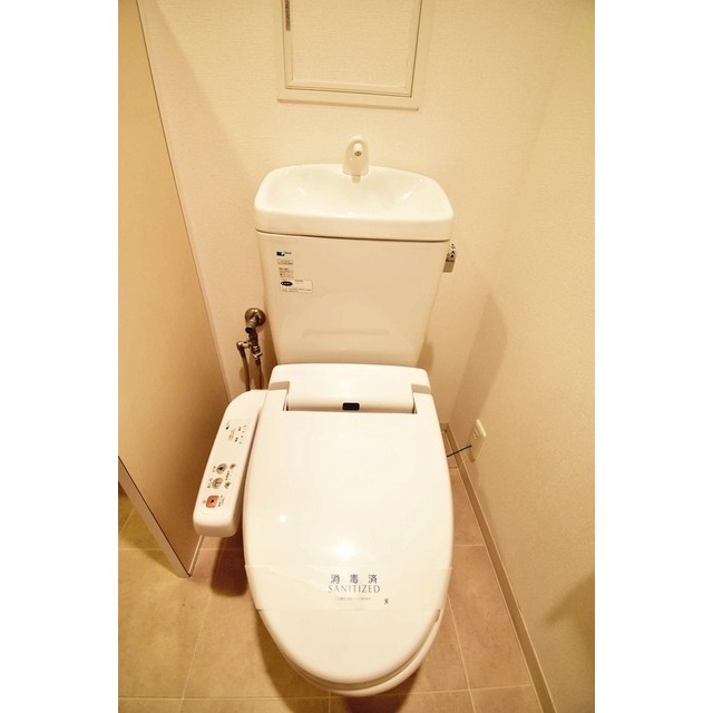 トイレ　スペースが確保できる洗面所です