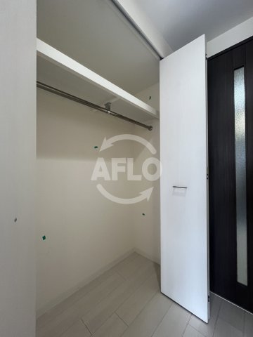 収納　エスプレイス新大阪サウスゲート　ウォークインクローゼット