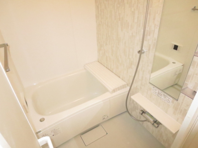 バス・シャワールーム　３０３号室　浴室