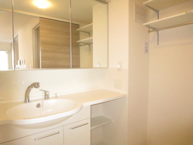 洗面設備　３０３号室　洗髪洗面化粧台