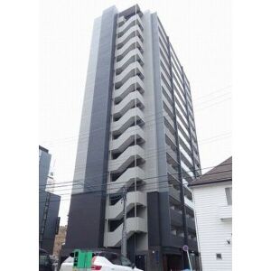 建物外観　1階部分、機械式駐車場