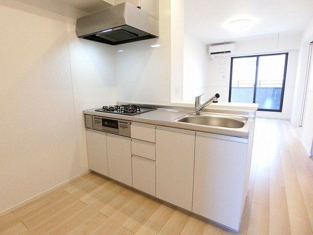 キッチン　コンパクトなキッチンで掃除もラクラク