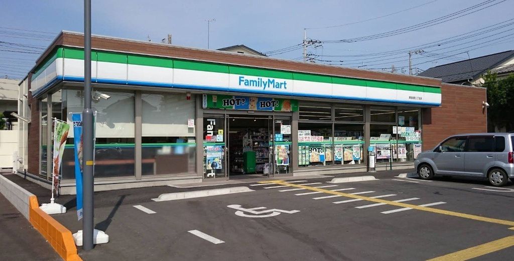 コンビニ　ファミリーマート草加旭町二丁目店（コンビニ）まで200m
