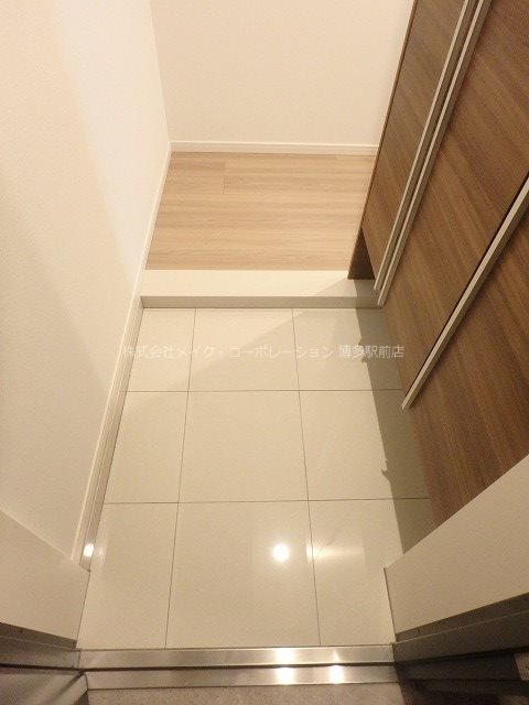 玄関　※入居中の為別部屋写真使用現状優先