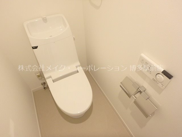 トイレ　※入居中の為別部屋写真使用現状優先