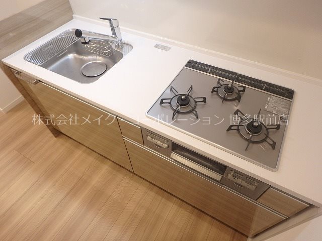 キッチン　※入居中の為別部屋写真使用現状優先