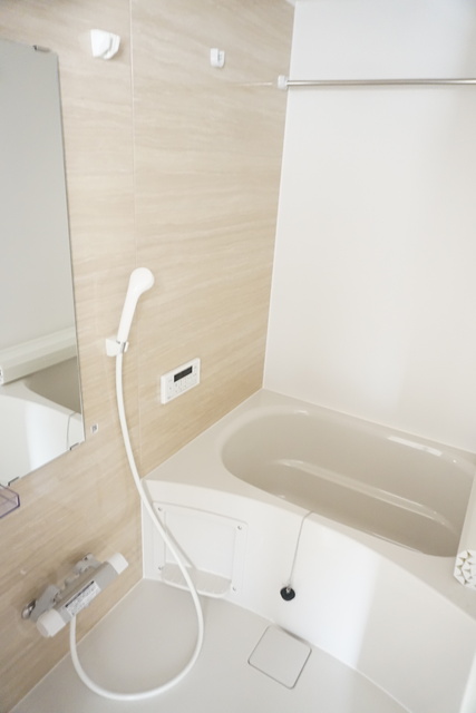 バス・シャワールーム　追焚と浴室乾燥機付きバスルームです♪