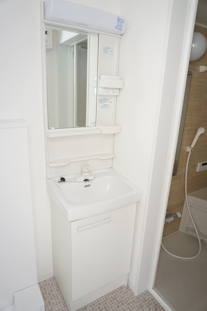 洗面設備　身支度に便利な洗面化粧台です♪