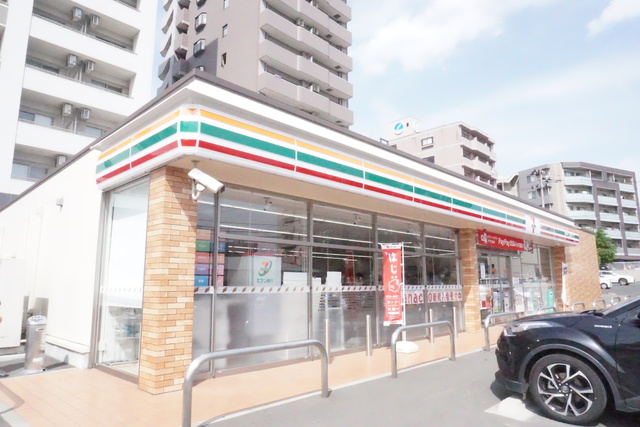 コンビニ　セブンイレブン仙台泉区役所前店（コンビニ）まで700m