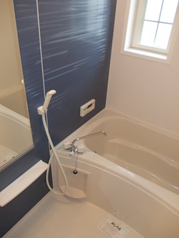 バス・シャワールーム　落ち着いた空間のお風呂です