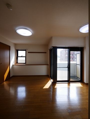 居室・リビング　☆明るい居間☆