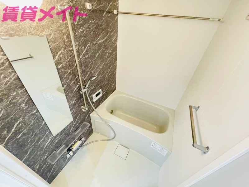 バス・シャワールーム　同物件別部屋の写真です