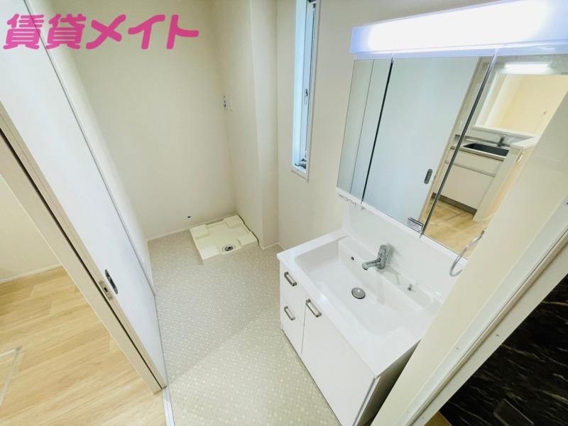 洗面設備　同物件別部屋の写真です